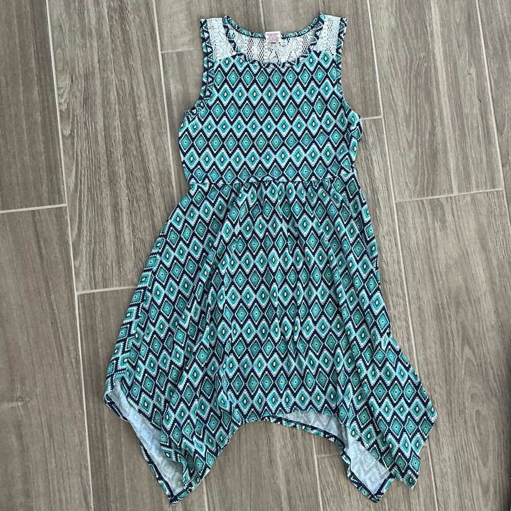 Arizona Jean Company Blue and White Patterned Top